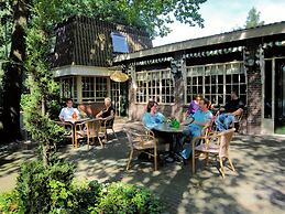 Thatched Lodge With AC and a Dishwasher, in Green Twente