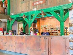 Modern Chalet With Dishwasher, Near the Beach