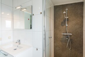 Modern Chalet With Dishwasher, Near the Beach