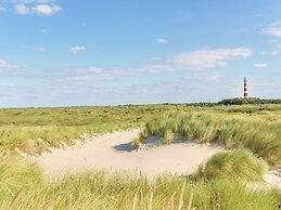 Modern Chalet With Dishwasher, Near the Beach