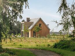 Modern Villa With 3 Bathrooms, Located Close to Lake Veere