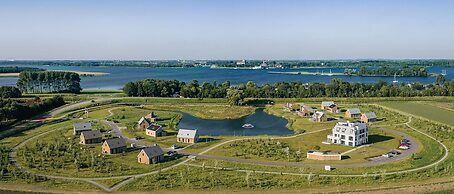 Modern Villa With 3 Bathrooms, Located Close to Lake Veere