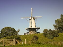 Modern Villa With 3 Bathrooms, Located Close to Lake Veere