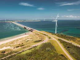 Modern Villa With 3 Bathrooms, Located Close to Lake Veere