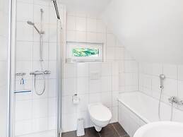 Spacious, Modern Apartment Near the Centre