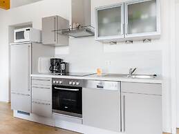 Spacious, Modern Apartment Near the Centre