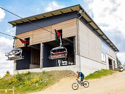 Spacious, Modern Apartment Near the Centre