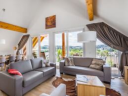 Spacious, Modern Apartment Near the Centre