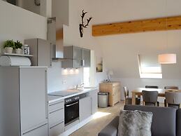 Spacious, Modern Apartment Near the Centre