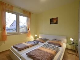 Idyllisches Ferienhaus mit Ueberdachter Terrasse