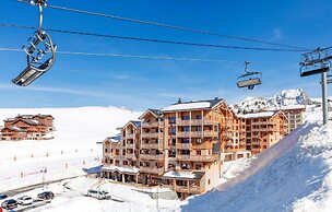 Chalet in Paradiski With Spa & Pool Access