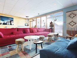 Chalet in Paradiski With Spa & Pool Access