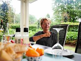 Detached Villa with Outdoor Fireplace near Veluwe