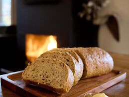 Detached Villa with Outdoor Fireplace near Veluwe