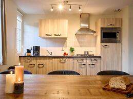 Detached Villa with Outdoor Fireplace near Veluwe