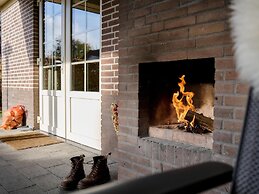 Detached Villa with Outdoor Fireplace near Veluwe