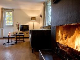 Detached Villa with Outdoor Fireplace near Veluwe