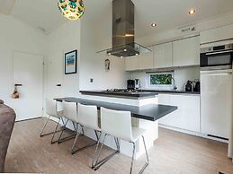 Charming Chalet With Dishwasher in Noordwijk