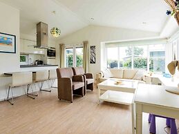 Charming Chalet With Dishwasher in Noordwijk