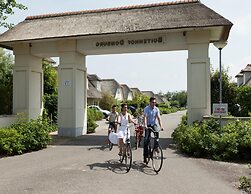 Restyled Thatched Villa Near the Sea in Cosy Domburg