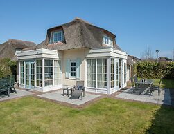 Restyled Thatched Villa Near the Sea in Cosy Domburg
