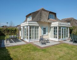 Restyled Thatched Villa Near the Sea in Cosy Domburg