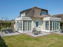 Restyled Thatched Villa Near the Sea in Cosy Domburg