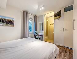 Restyled Thatched Villa Near the Sea in Cosy Domburg