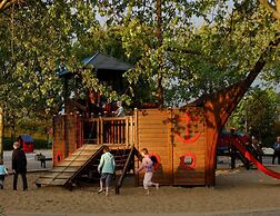 Restyled Thatched Villa Near the Sea in Cosy Domburg