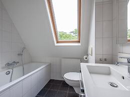 Restyled House with 5 Bathrooms near Vrachelse Heide