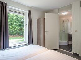 Restyled House with 5 Bathrooms near Vrachelse Heide