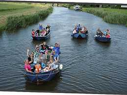 Nicely Furnished Chalet with Oven near Wadden Sea