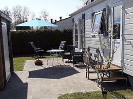 Nicely Furnished Chalet with Oven near Wadden Sea