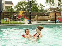 Nicely Furnished Chalet with Oven near Wadden Sea