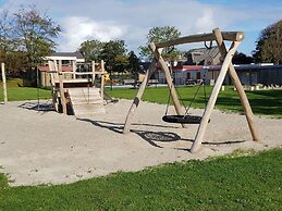 Nicely Furnished Chalet with Oven near Wadden Sea