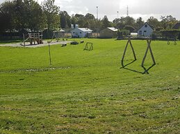 Nicely Furnished Chalet with Oven near Wadden Sea