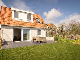 Amazing Bungalow in De Cocksdorp near Beach