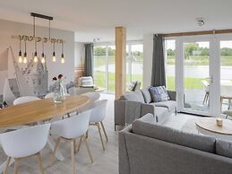 Modern Villa With 3 Bathrooms, Located Close to Lake Veere