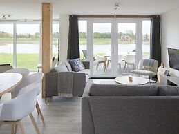 Modern Villa With 3 Bathrooms, Located Close to Lake Veere