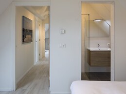 Modern Villa With 3 Bathrooms, Located Close to Lake Veere