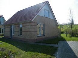 Detached House With Dishwasher Near Hoorn