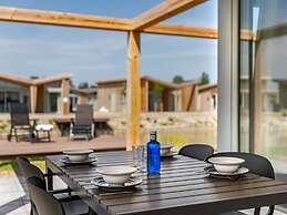 Detached Luxurious Lodge With Washingmachine, Near the Beach