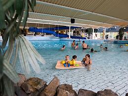 Detached Luxurious Lodge With Washingmachine, Near the Beach