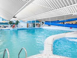 Detached Luxurious Lodge With Washingmachine, Near the Beach