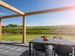 Detached Luxurious Lodge With Washingmachine, Near the Beach