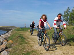 Detached Luxurious Lodge With Washingmachine, Near the Beach