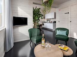 Modern Lodge With two Bathrooms Within Green Surroundings