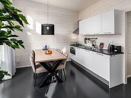 Modern Lodge With two Bathrooms Within Green Surroundings