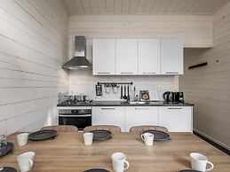 Modern Lodge With two Bathrooms Within Green Surroundings