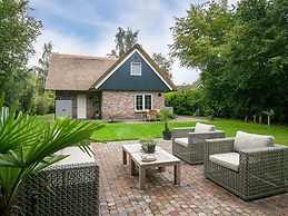 Spacious Thatched Villa With Dishwasher, in a National Park